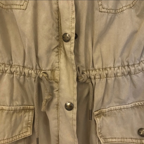 Talula (Aritizia) beige jacket, no rips, stains, or damages - Picture 6 of 6